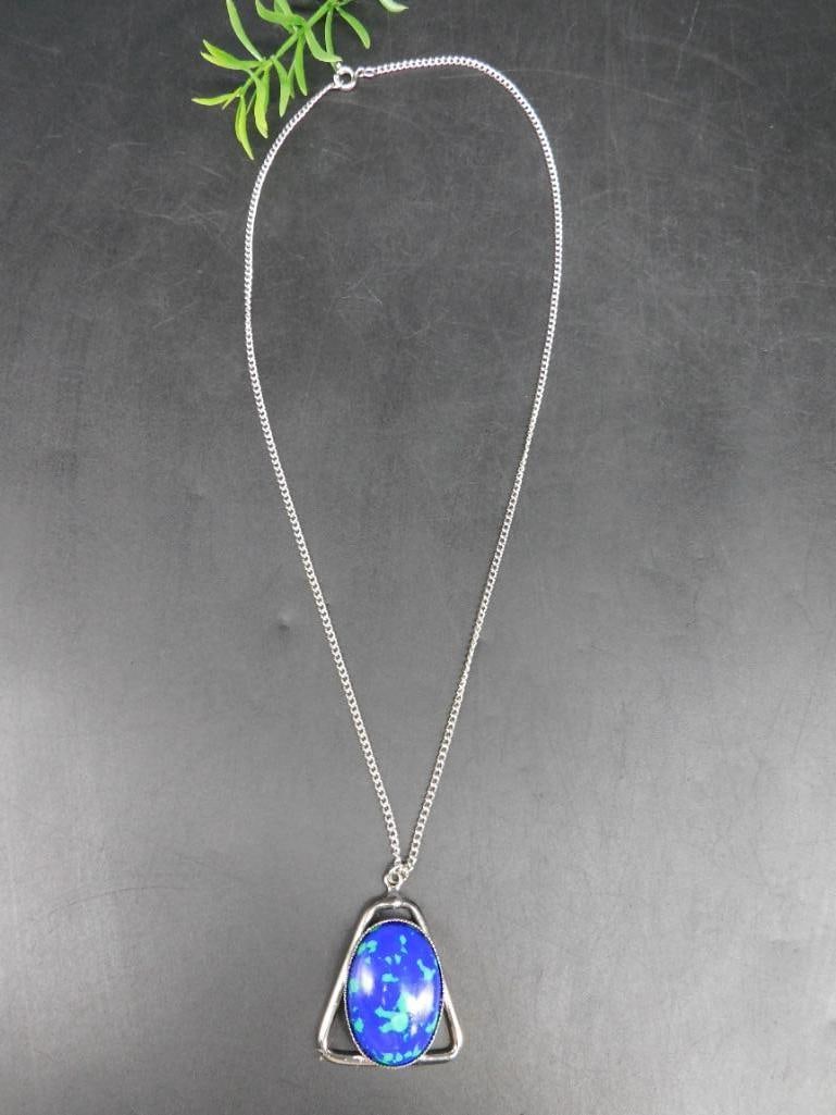 AZURITE PENDANT ON CHAIN NECKLACE ROCK STONE LAPIDARY SPECIMEN: WELCOME TO HATMAN AUCTIONS! SPECIAL NOTICE: Please see photos for measurements and descriptions. ***Yes, we have in house shipping with MANY REPEAT CUSTOMERS because of our streamlined service.