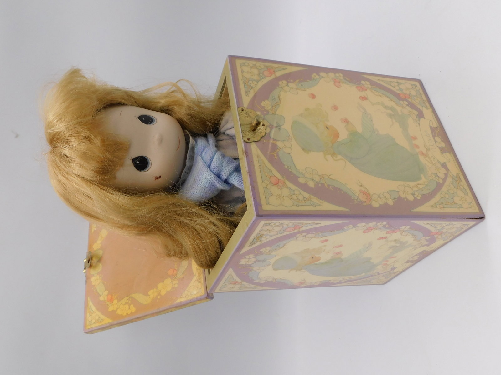 Vintage Antique Porcelain Doll Blonde Hair Sleep Eyes Original Box Collectible: Vintage Antique Porcelain Doll Blonde Hair Sleep Eyes Original Box Collectible represents a charming piece of early 20th-century toy craftsmanship. This delightful collectible features a porcelain sho