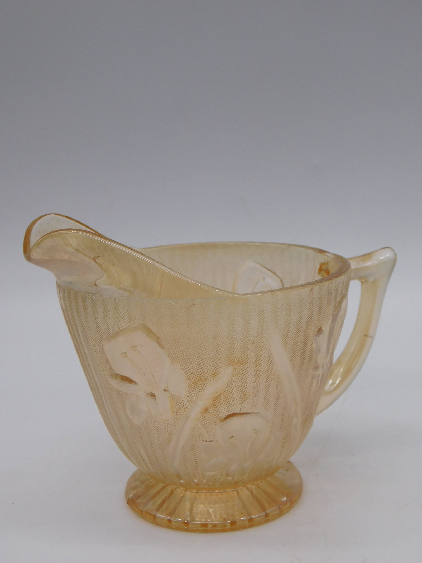 Carved Jade Nephrite Ewer Pitcher Decorative Vessel Antique Asian Art: Carved Jade Nephrite Ewer Pitcher Decorative Vessel Antique Asian Art. This exquisite carved jade piece exemplifies the sophisticated craftsmanship of traditional Asian artistry. The translucent pale 
