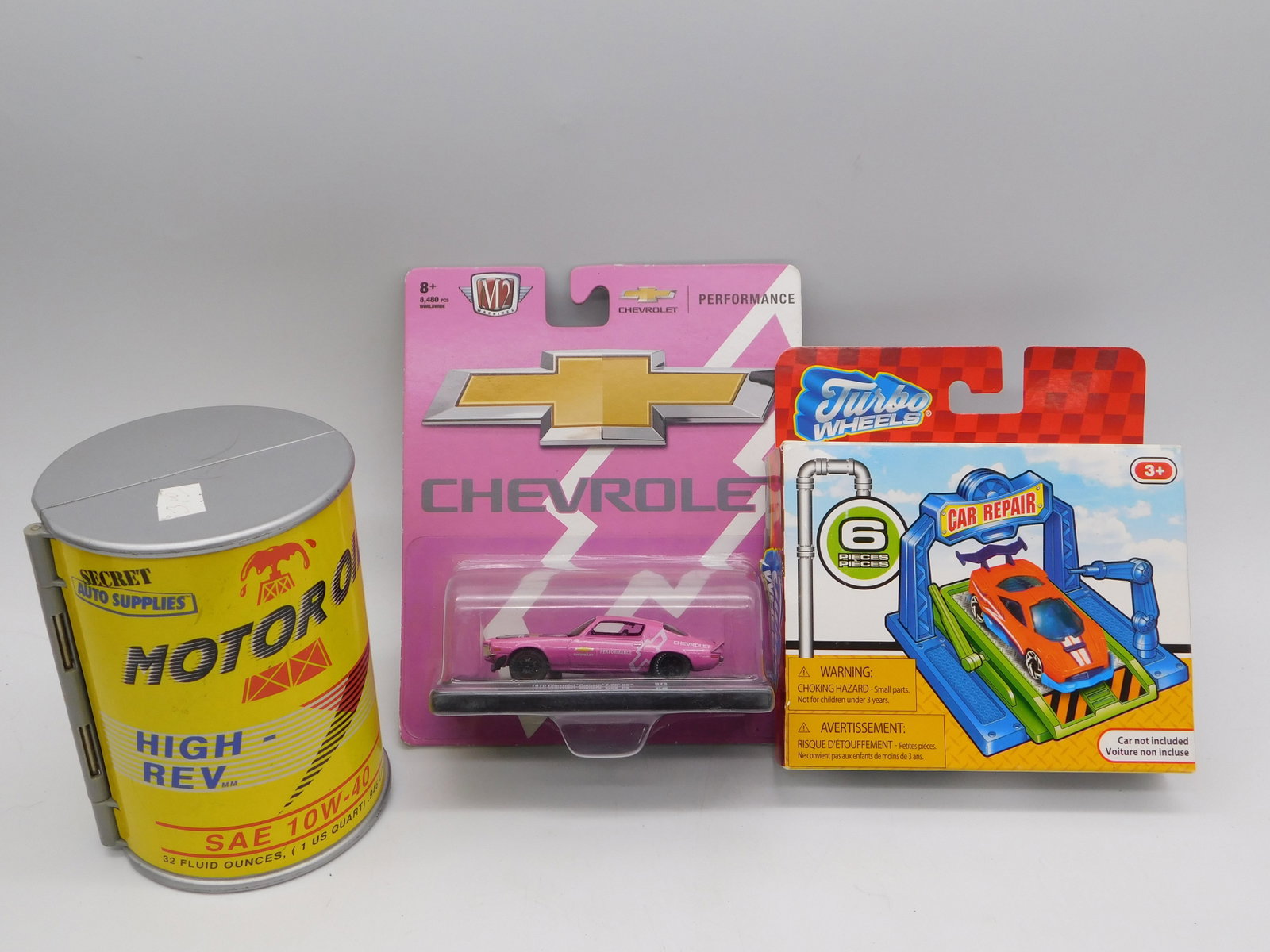 Vintage Secret Auto Supplies Motor Oil Can M2 Machines Chevrolet Die-Cast Turbo Wheels Playset (1 of 2)