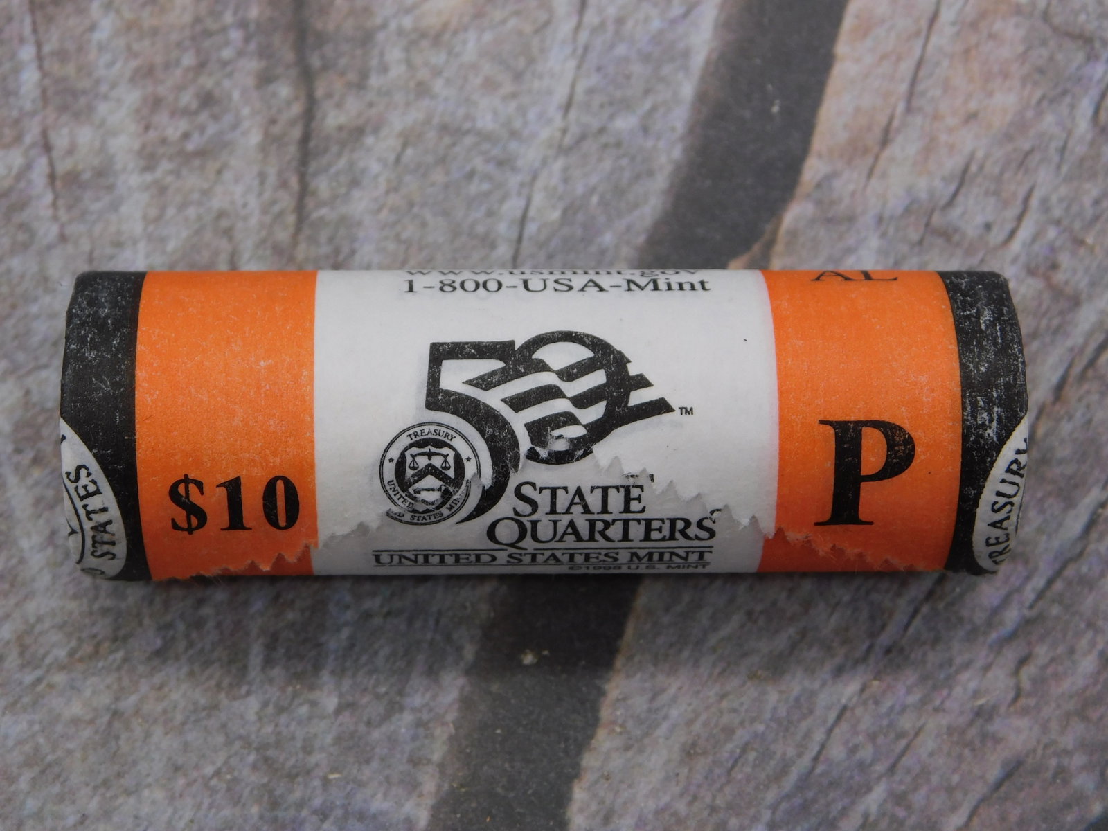 1998 Philadelphia Mint 50 State Quarters Roll Sealed Original Wrapper Collectible: 1998 Philadelphia Mint 50 State Quarters Roll Sealed Original Wrapper Collectible represents an authentic piece of late 20th-century numismatic history. This sealed roll contains 50 quarters totaling 