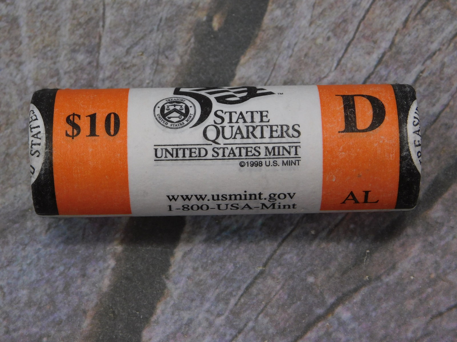 Sealed 1998 Denver Mint State Quarters Roll $10 Face Value Collectible Coins: Sealed 1998 Denver Mint State Quarters Roll $10 Face Value Collectible Coins represents an exceptional numismatic find for serious quarter collectors and U.S. Mint enthusiasts. This original, unopened