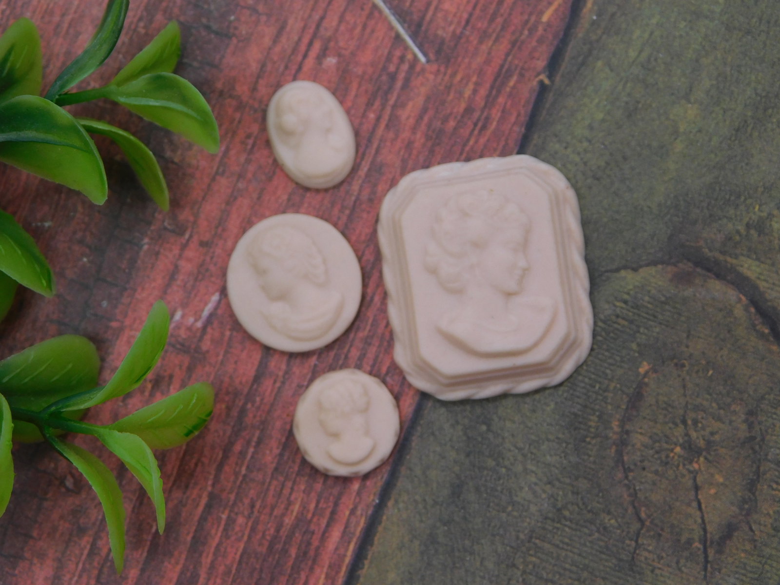 Cameo Portrait Set Four Piece Carved Relief Classical Profile Collectible: Cameo Portrait Set Four Piece Carved Relief Classical Profile Collectible. This attractive vintage cameo collection features four distinct portrait pieces showcasing classical carving techniques. The