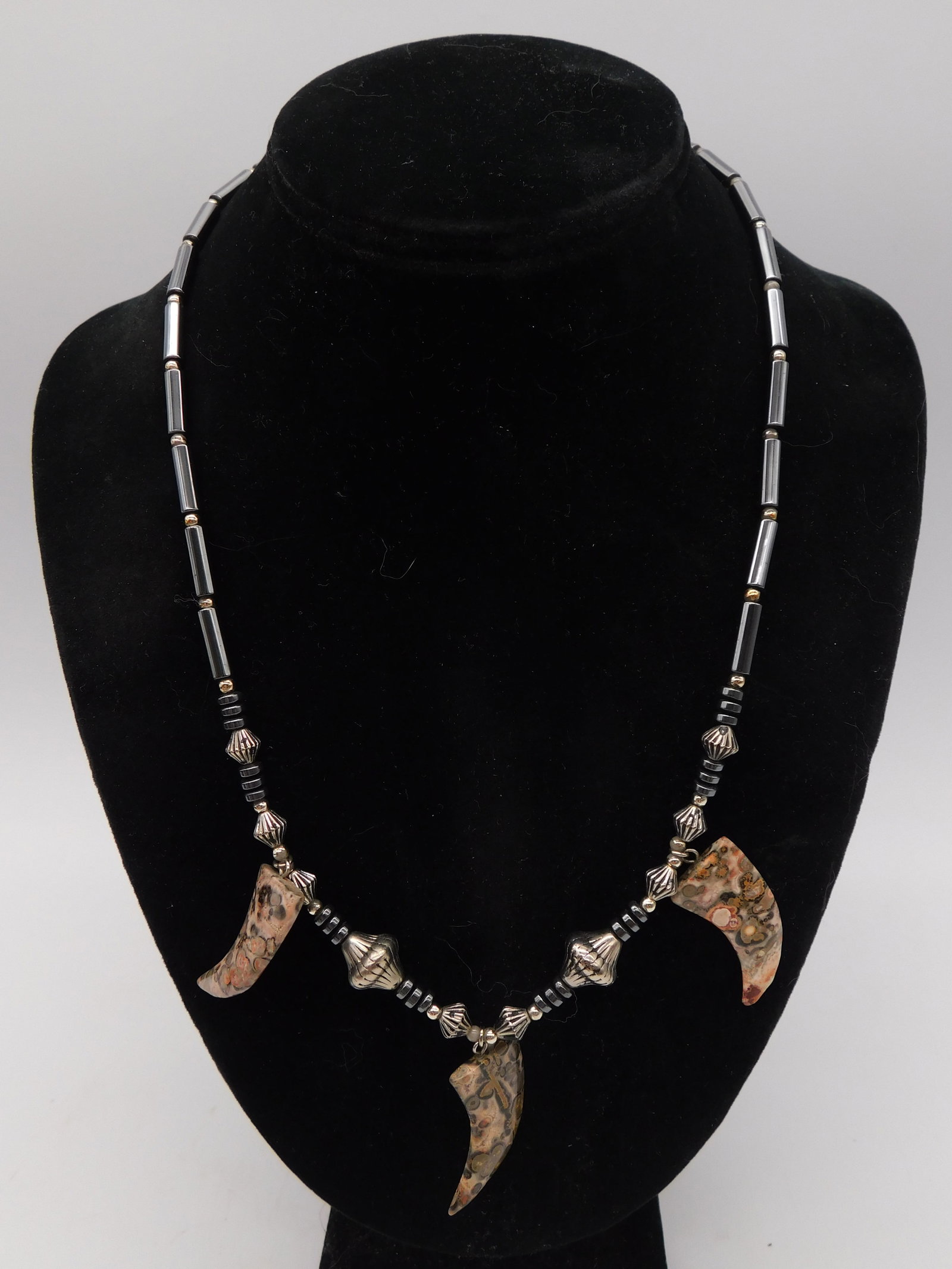 Vintage Native American Style Beaded Bracelet Stone Claw Pendants Silver Tone (1 of 5)