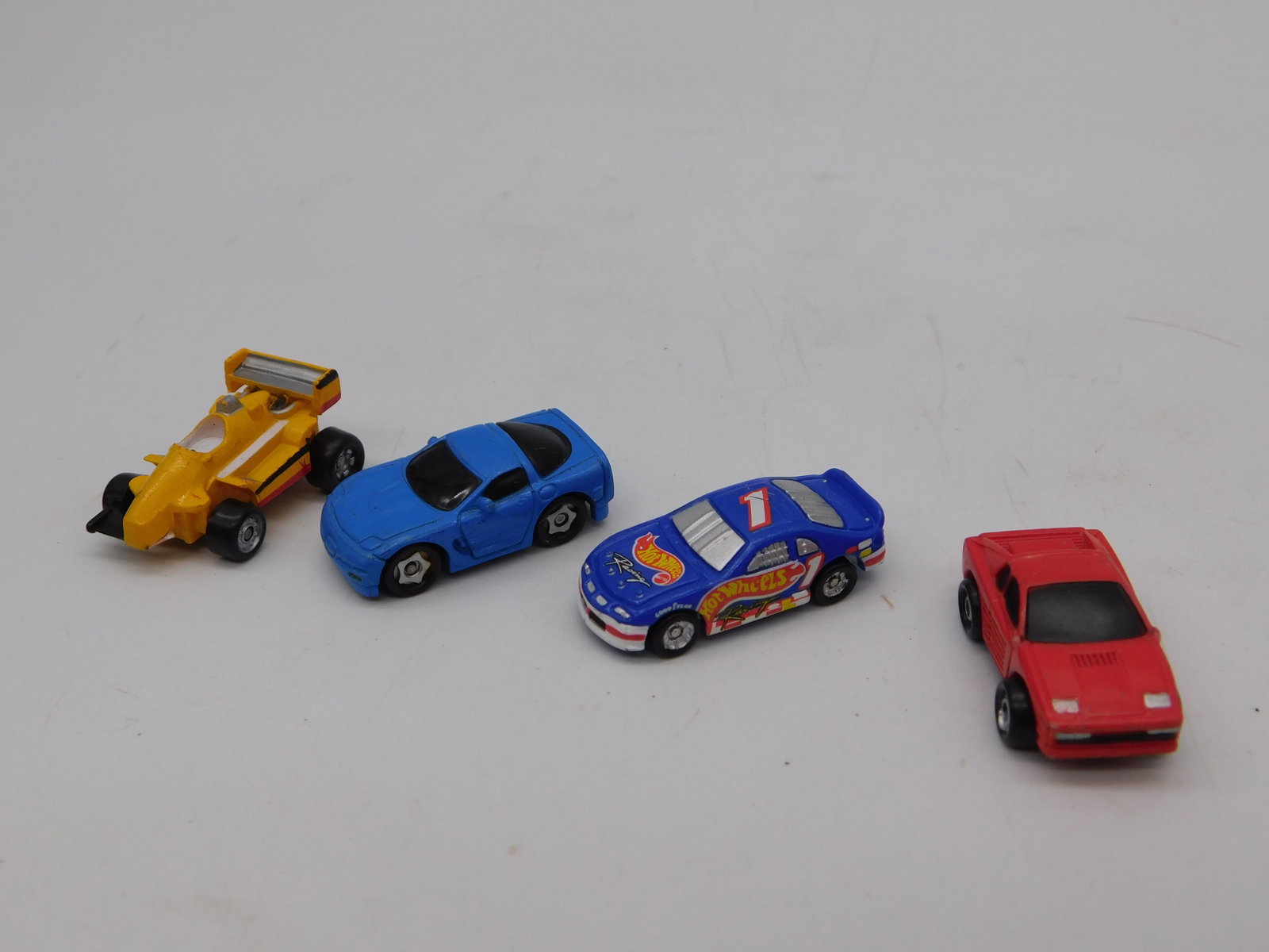 Lot of 4 Vintage Die-Cast Toy Cars Vehicles Hot Wheels Matchbox Style Collectible (1 of 3)