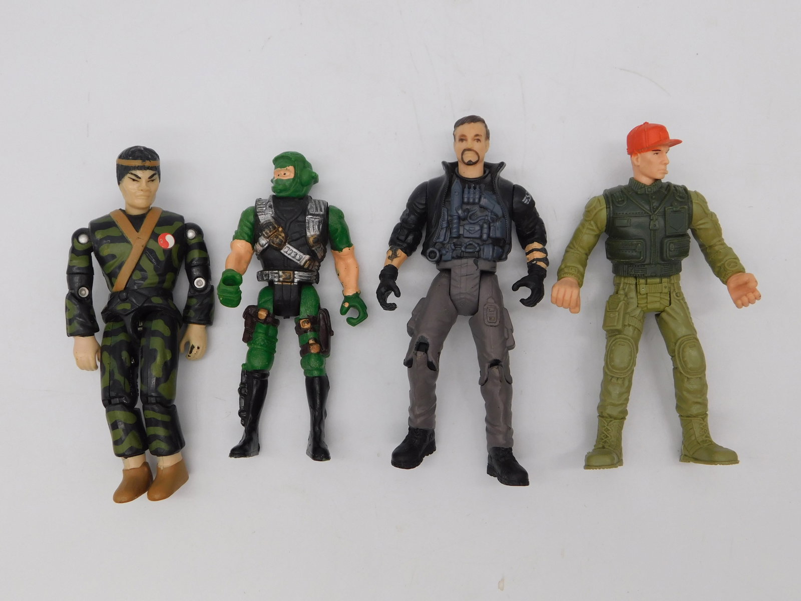 Vintage Military Action Figure Set Commando Tactical Toy Soldiers Collectible (1 of 2)