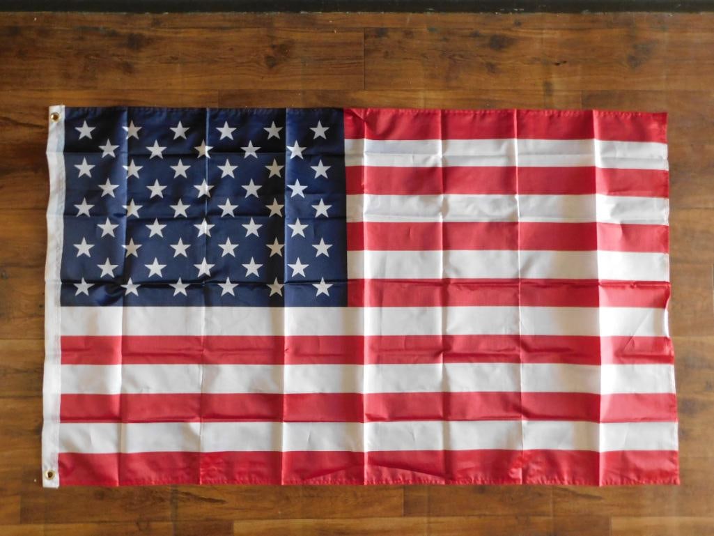 AMERICAN FLAG: AMERICAN FLAG - Authentic estate find offered in our online auction. Perfect for collectors, resellers, and enthusiasts of vintage, antiques, minerals, rocks, crystals, jewelry, and rare unique