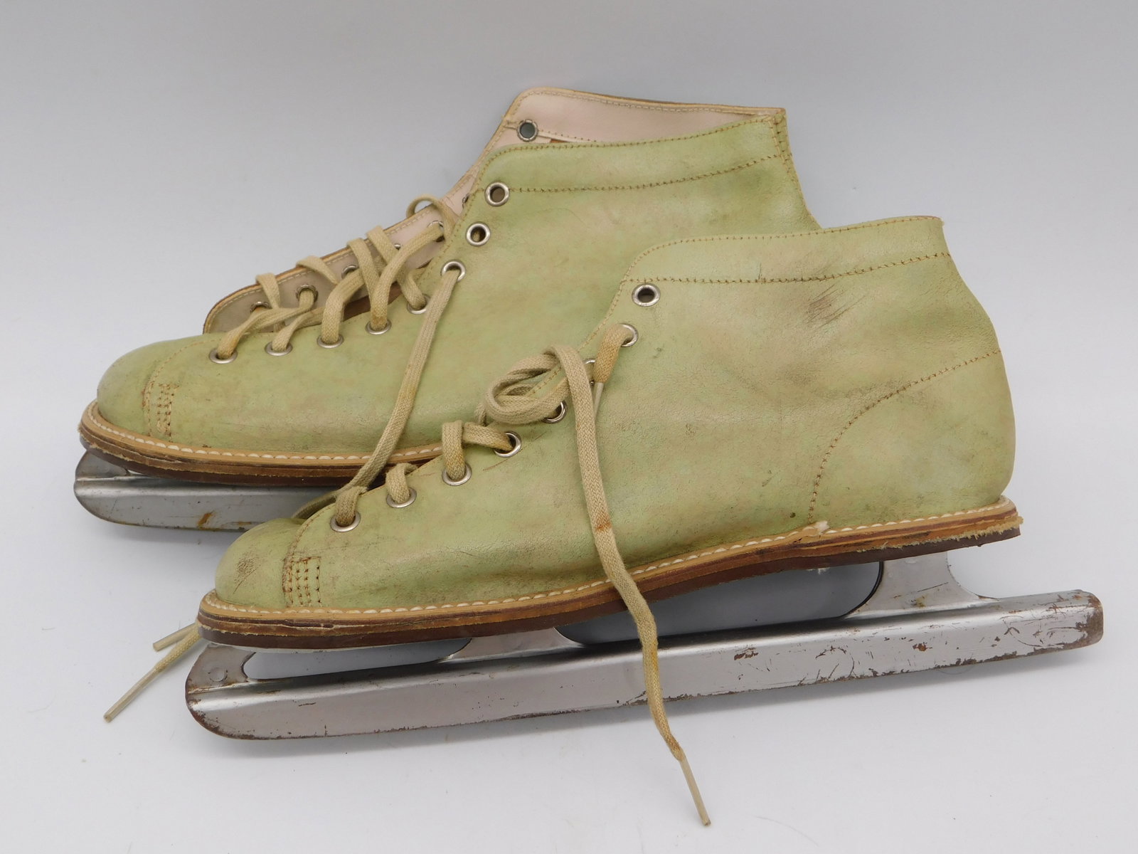Vintage Antique Ice Skates Dressinc Sons Harrisburg Leather Suede Blades Collectible (1 of 2)