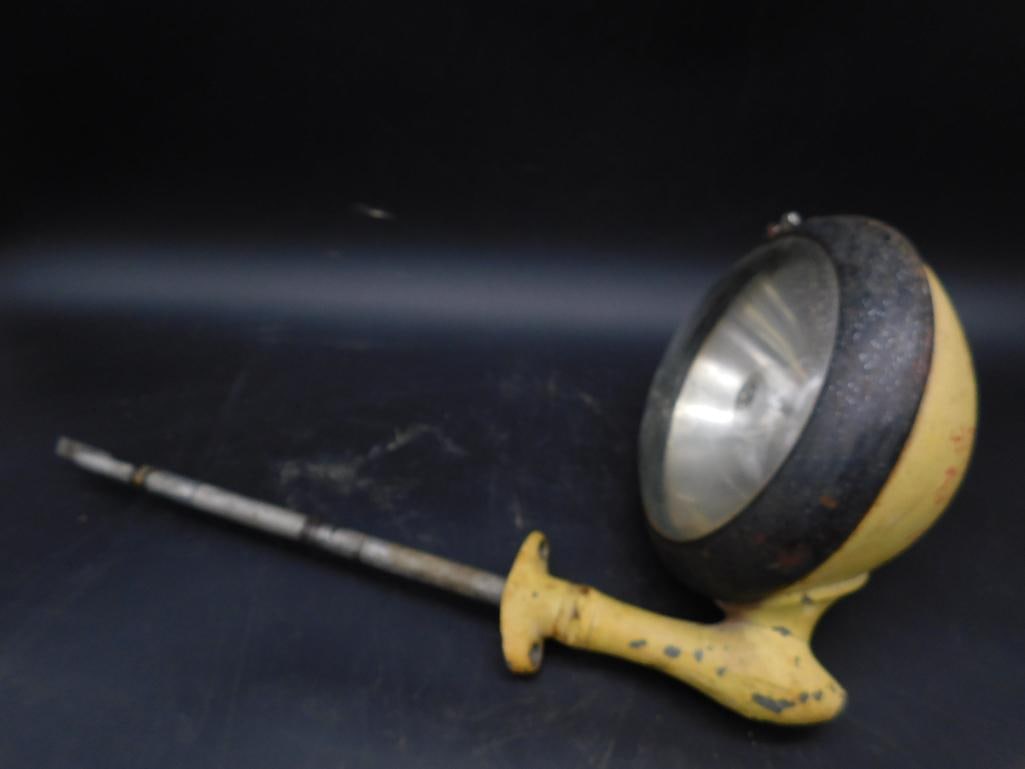 1930s VINTAGE FORD SPOTLIGHT AUTOMOBILIA ANTIQUE (1 of 4)