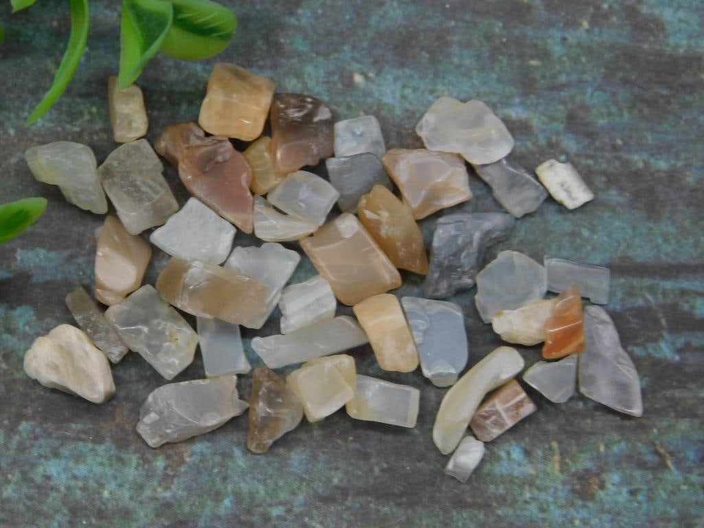 Lot of Rough Polished Gemstone Pieces: Lot of Rough Polished Gemstone Pieces