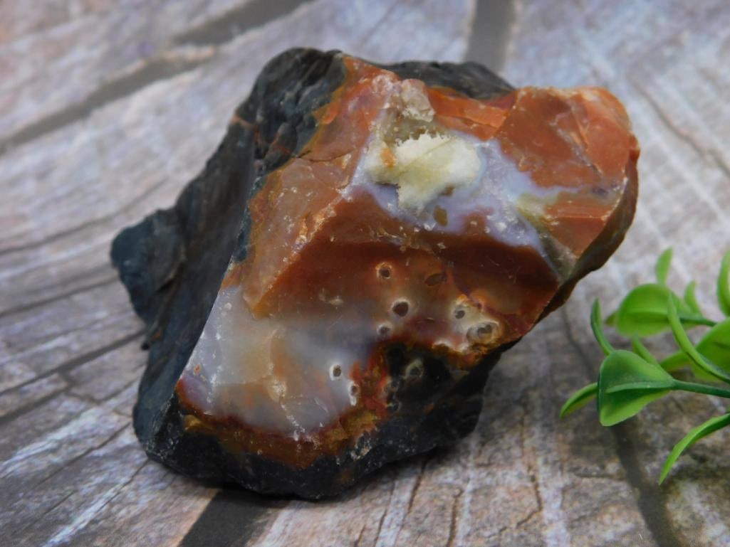 Rough Polished Agate and Calcite Mineral Specimen: Rough Polished Agate and Calcite Mineral Specimen