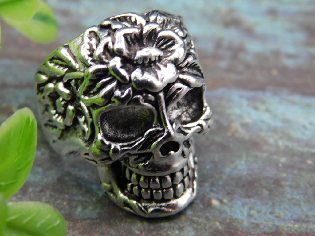 Silver-Tone Skull Ring With Floral Design: Silver-Tone Skull Ring With Floral Design