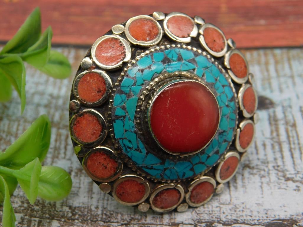 Silver-Tone Ring with Turquoise and Coral Accents: Silver-Tone Ring with Turquoise and Coral Accents