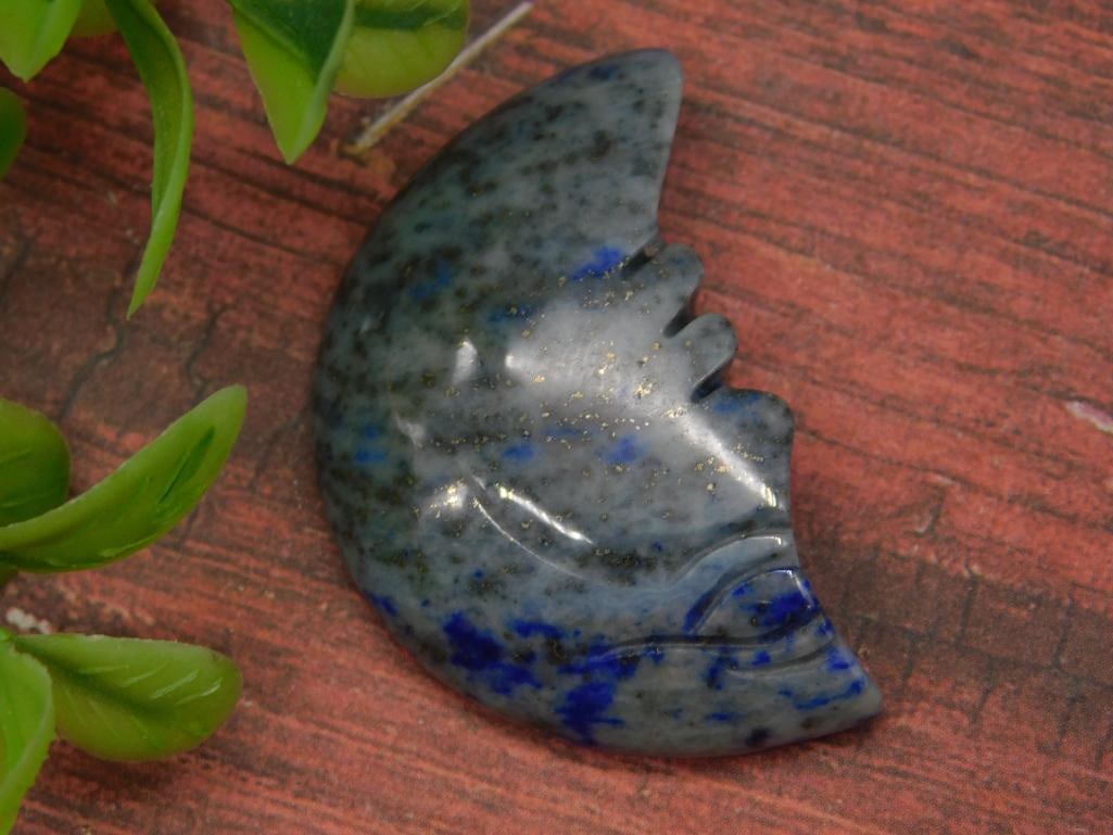 Carved Lapis Lazuli Crescent Moon Shaped Pendant: Carved Lapis Lazuli Crescent Moon Shaped Pendant