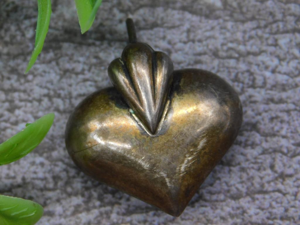 Bronze Heart-Shaped Pendant with Leaf Design: Bronze Heart-Shaped Pendant with Leaf Design