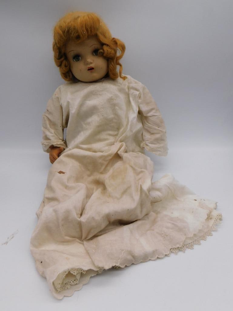 ANTIQUE DOLL WITH WHITE NIGHTGOWN VINTAGE ANTIQUE: ANTIQUE DOLL WITH WHITE NIGHTGOWN VINTAGE ANTIQUE — Part of our Discover Antique Alley, Crystals and Gems auction at HATMAN'S Auctions! Please see photos for measurements and condition. YES, we have