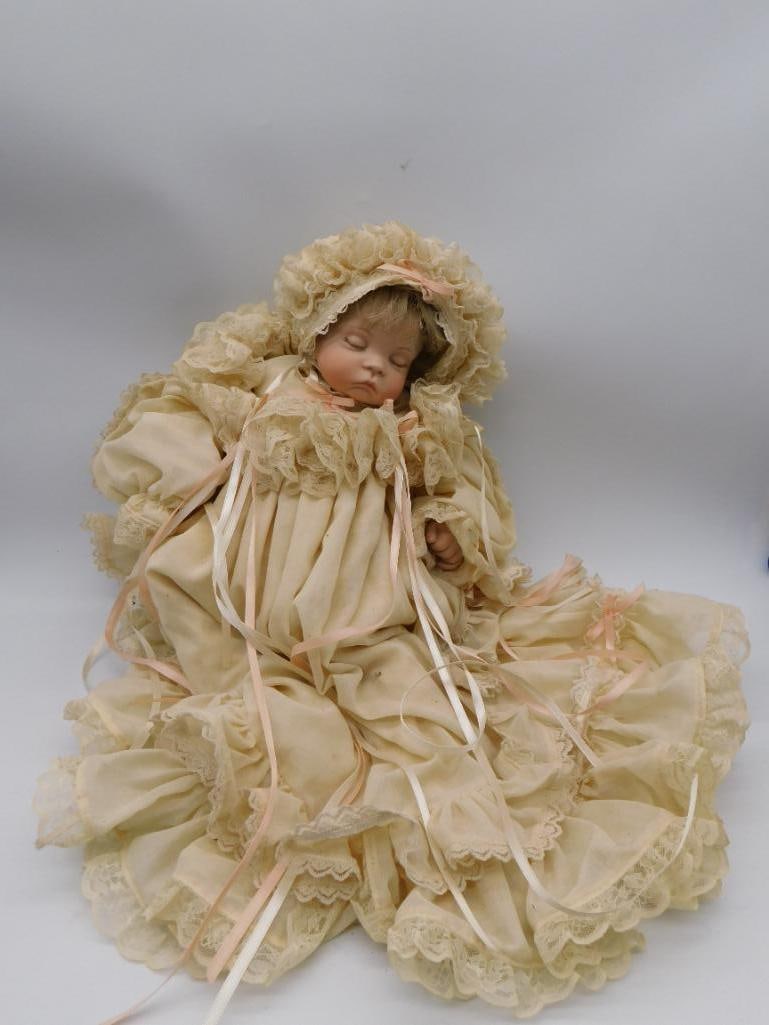 VINTAGE SLEEPING BABY DOLL WITH RUFFLED DRESS VINTAGE ANTIQUE: VINTAGE SLEEPING BABY DOLL WITH RUFFLED DRESS VINTAGE ANTIQUE — Part of our Discover Antique Alley, Crystals and Gems auction at HATMAN'S Auctions! Please see photos for measurements and condition. 