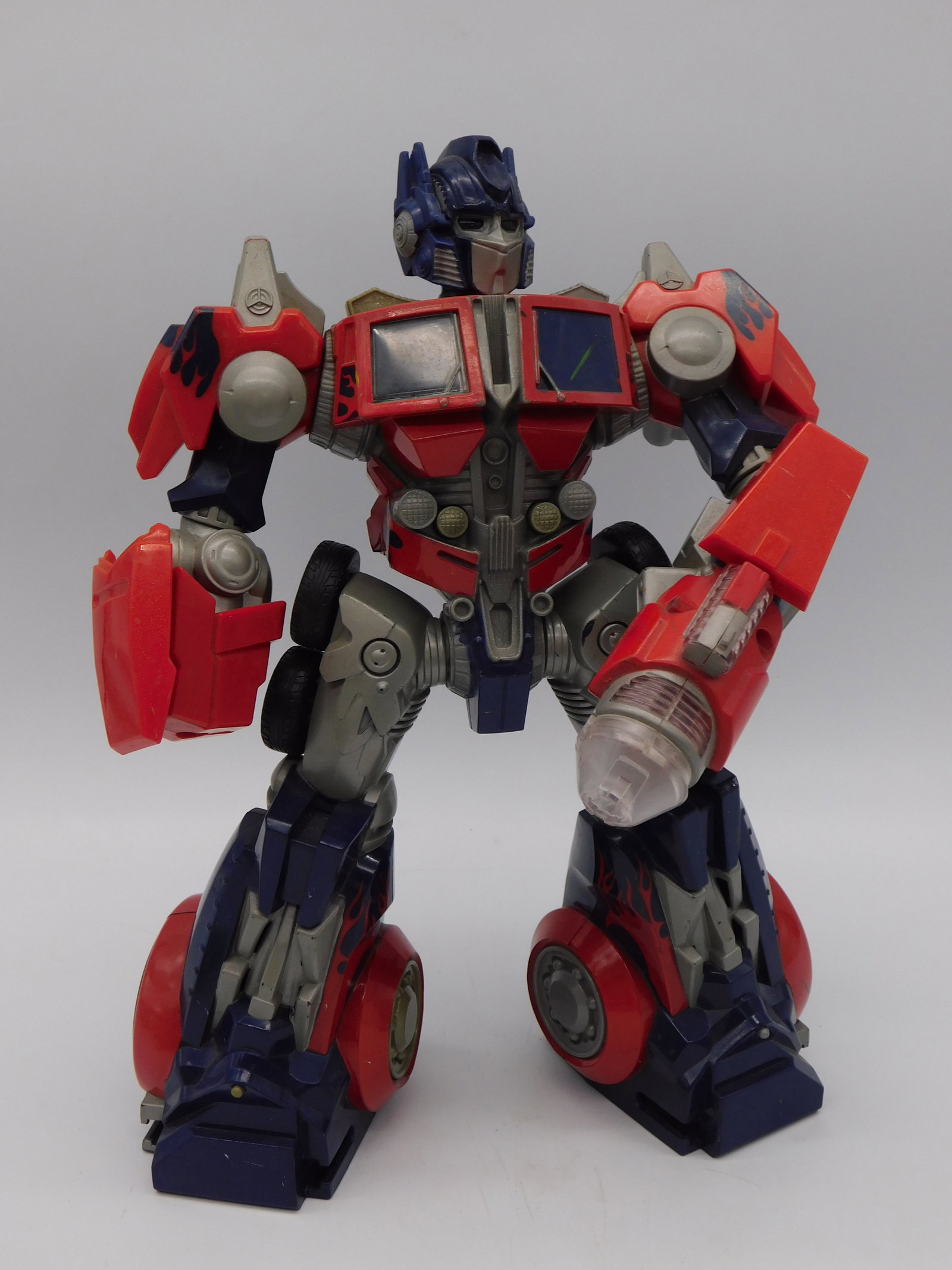 Toy — Hasbro 2006 Transformers Optimus Prime Action Figure 12-Inch Electronic Robot (1 of 3)