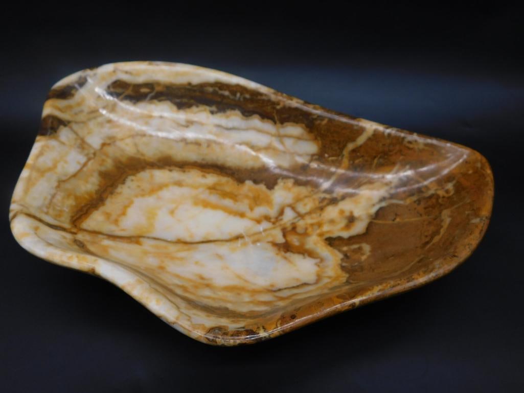 BANDED ONYX BOWL TRAY ROCK STONE LAPIDARY SPECIMEN: WELCOME TO HATMAN AUCTIONS! SPECIAL NOTICE: Please see photos for measurements and descriptions. ***Yes, we have in house shipping with MANY REPEAT CUSTOMERS because of our streamlined service.