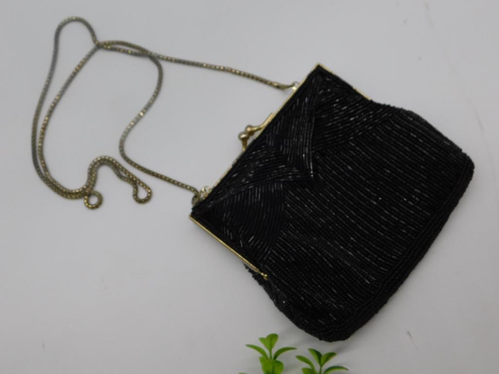 BEADED PURSE WITH CHAIN HANDLE VINTAGE ANTIQUE: WELCOME TO HATMAN AUCTIONS! SPECIAL NOTICE: Please see photos for measurements and descriptions. ***Yes, we have in house shipping with MANY REPEAT CUSTOMERS because of our streamlined service.