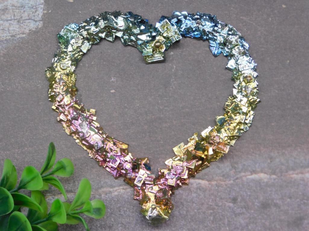BISMUTH HEART ROCK STONE LAPIDARY SPECIMEN: WELCOME TO HATMAN AUCTIONS! SPECIAL NOTICE: Please see photos for measurements and descriptions. ***Yes, we have in house shipping with MANY REPEAT CUSTOMERS because of our streamlined service. ****We