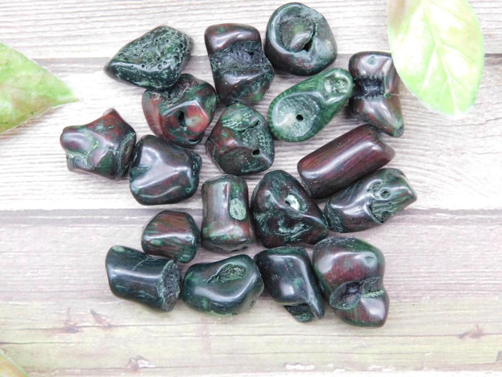 Lot of Polished Bloodstone Gemstones: Lot of Polished Bloodstone Gemstones