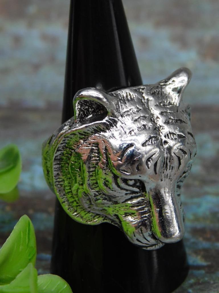 Silver-Tone Tiger Head Adjustable Ring: Silver-Tone Tiger Head Adjustable Ring
