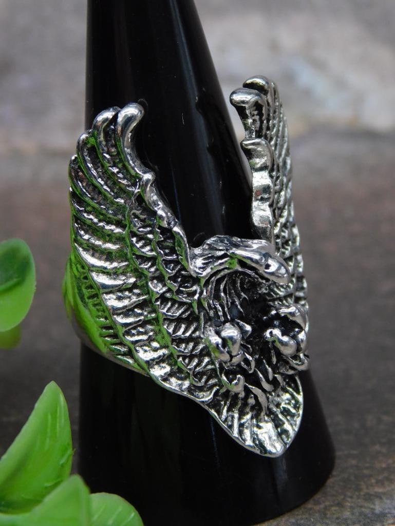 Silver-Tone Adjustable Eagle-Themed Ring: Silver-Tone Adjustable Eagle-Themed Ring