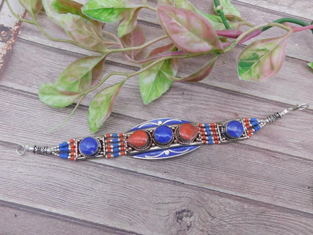 Handcrafted Lapis Lazuli and Red Coral Bracelet With Details: Handcrafted Lapis Lazuli and Red Coral Bracelet With Details