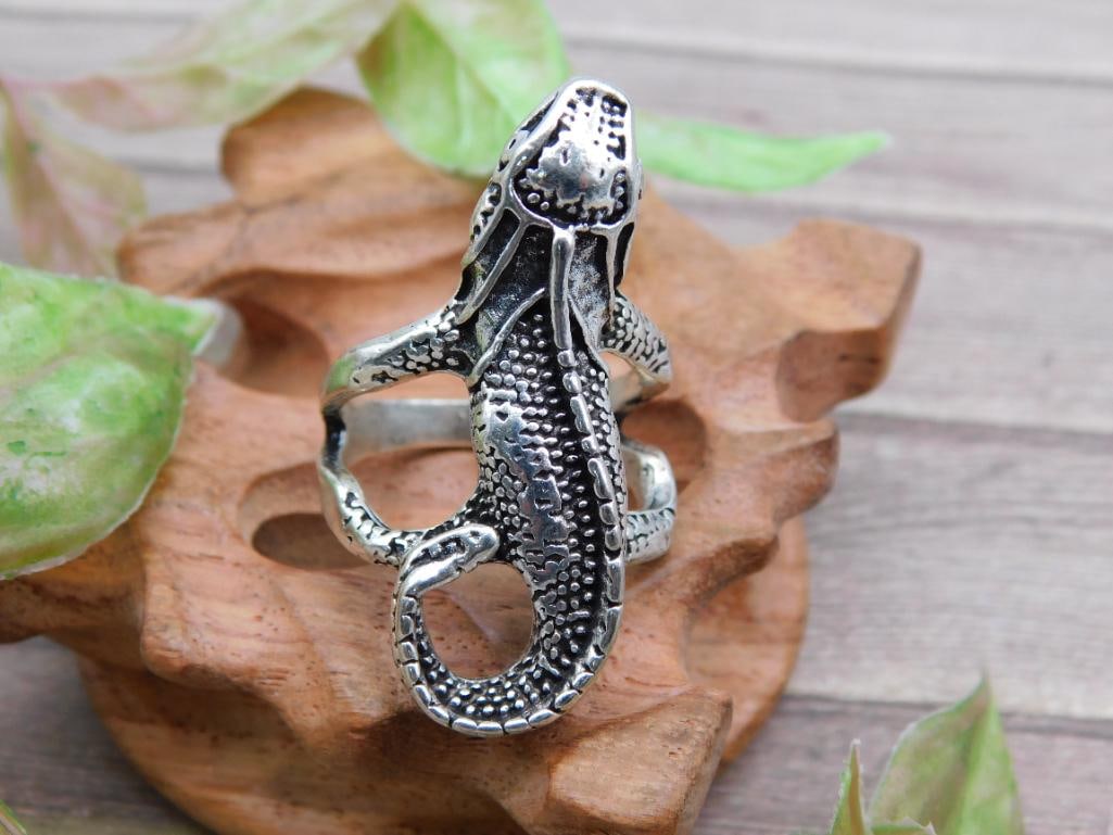 Silver-Toned Lizard Design Ring Size 10: Silver-Toned Lizard Design Ring Size 11