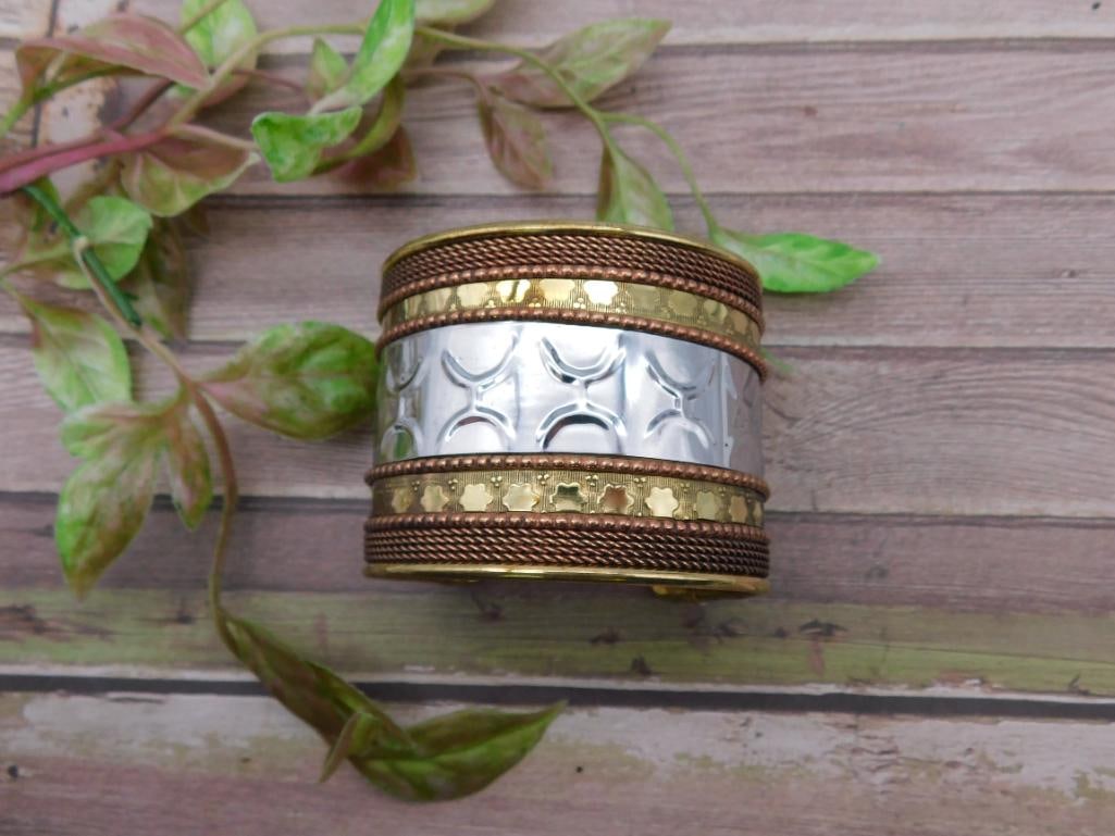 Metal Cuff Bracelet With Mixed Metallic Tones: Metal Cuff Bracelet With Mixed Metallic Tones