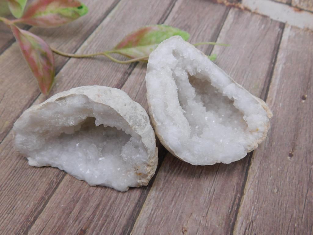 Quartz Geode with Crystalline Interior: Quartz Geode with Crystalline Interior