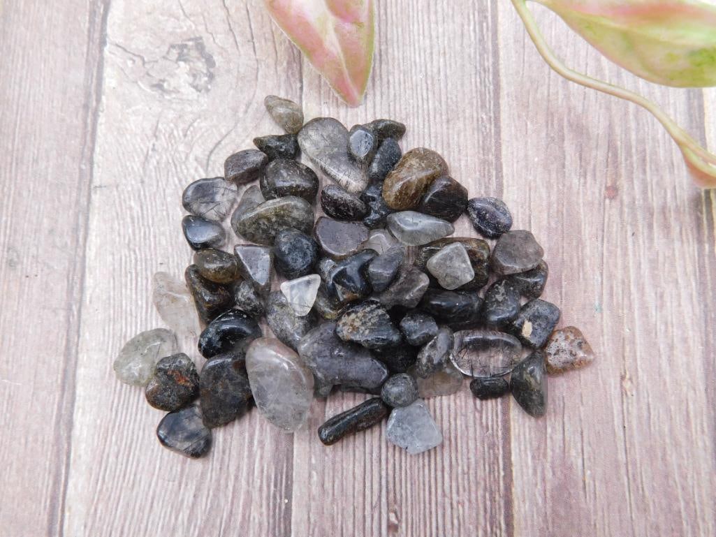 12 Grams of Black Quartz Gemstones: 13 Grams of Black Quartz Gemstones
