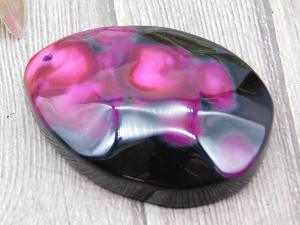 Polished Black and Pink Agate Oval Pendant: Polished Black and Pink Agate Oval Pendant