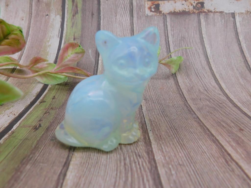 Small Opalescent Cat Figurine: Small Opalescent Cat Figurine