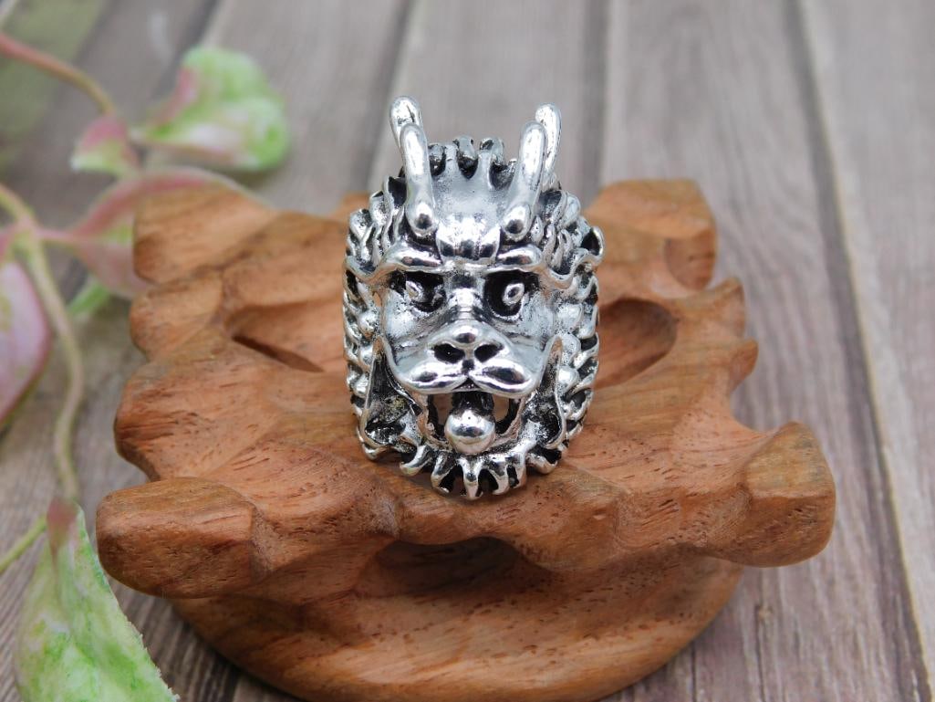 Silver Dragon Motif Ring Size 7.5: Silver Dragon Motif Ring Size 7.6