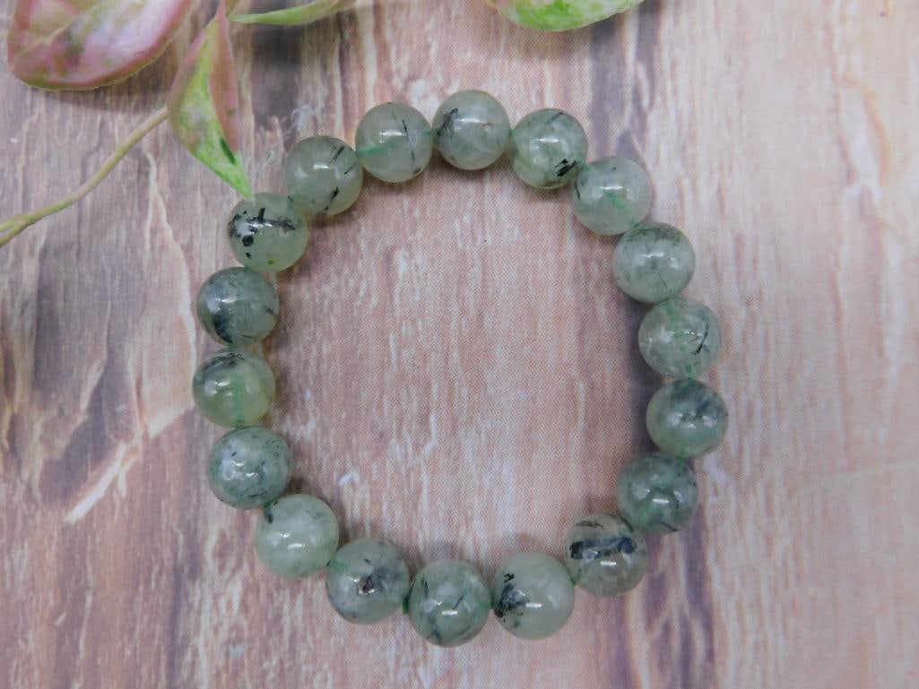 Green Stone Beaded Stretch Bracelet: Green Stone Beaded Stretch Bracelet