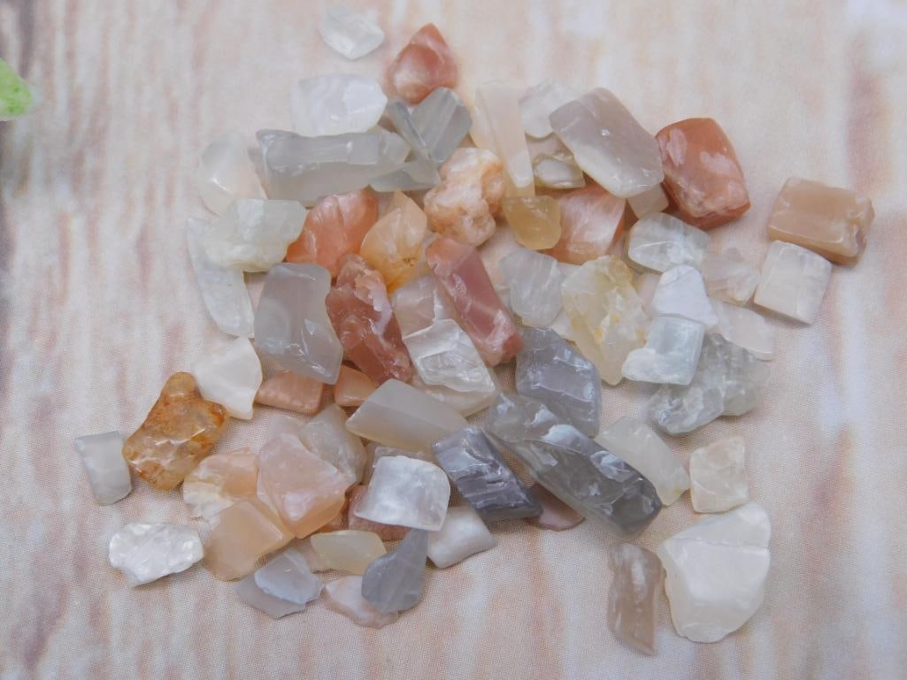 12 Grams of Rainbow Moonstone Loose Gemstones: 13 Grams of Rainbow Moonstone Loose Gemstones