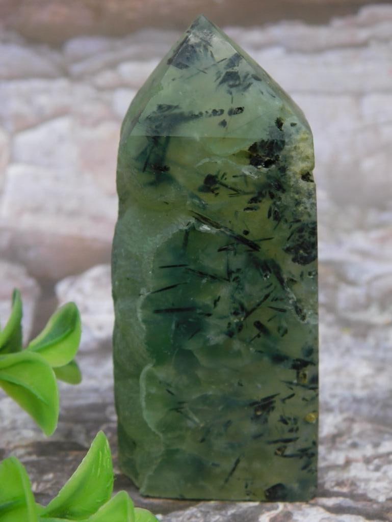Polished Green Gemstone Tower with Inclusions: Polished Green Gemstone Tower with Inclusions