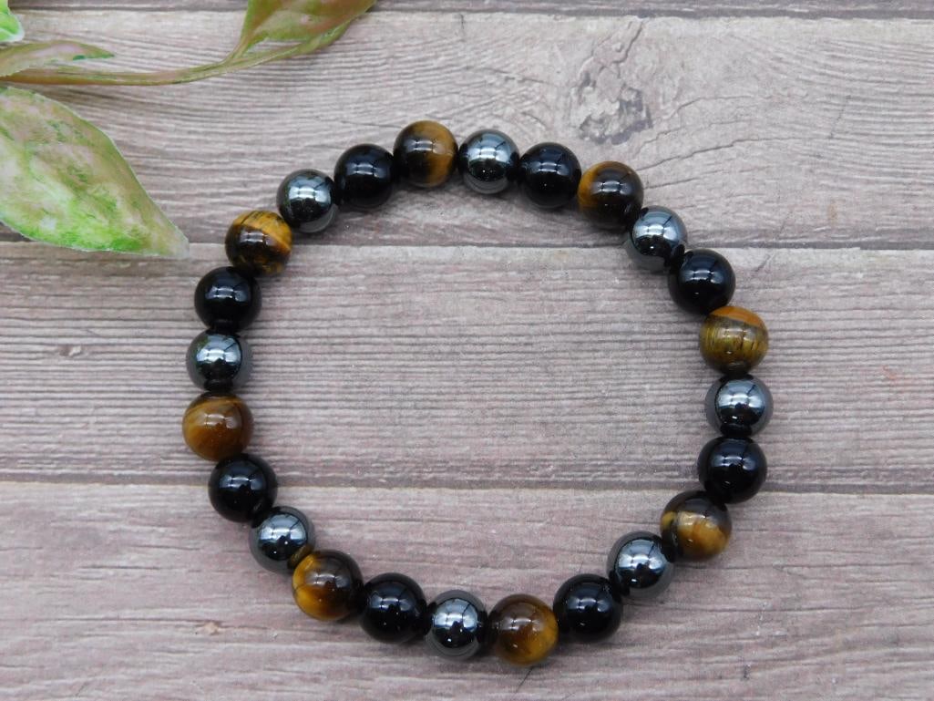 Stretch Bracelet With Tiger's Eye and Black Beads: Stretch Bracelet With Tiger's Eye and Black Beads