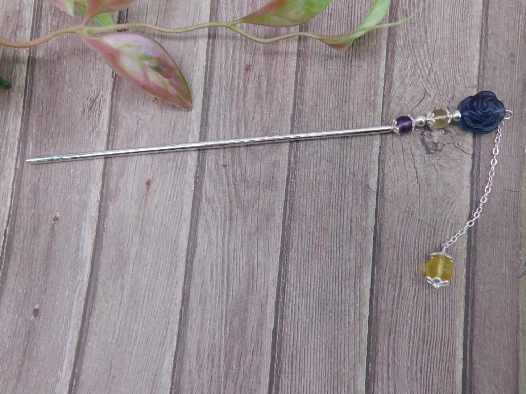 Metal Hair Pin With Decorative Accents and Chain: Metal Hair Pin With Decorative Accents and Chain