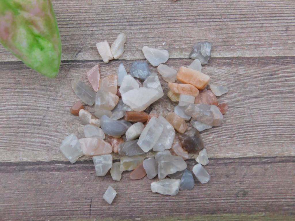 12 Grams of Rainbow Moonstone Gemstones: 13 Grams of Rainbow Moonstone Gemstones