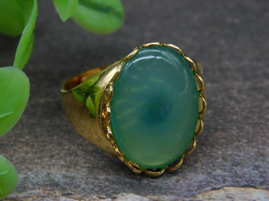 Gold-Tone Ring with Aventurine: Gold-Tone Ring with Aventurine