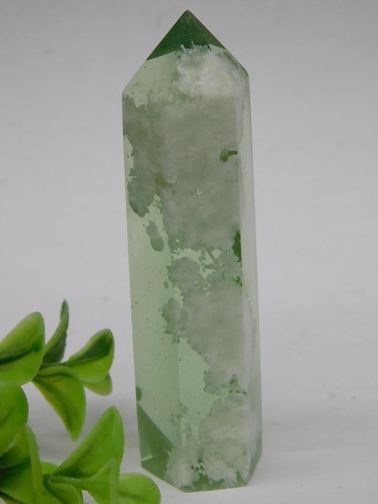 Green Crystal Tower with Embedded Inclusions: Green Crystal Tower with Embedded Inclusions
