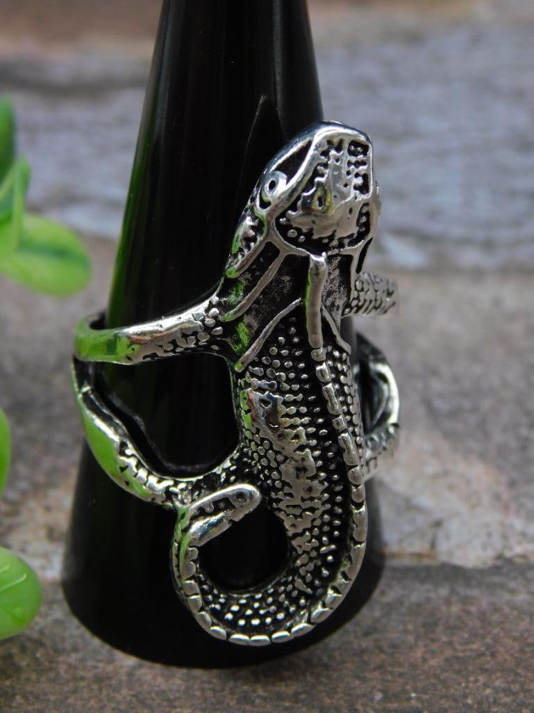 Lizard Design Metal Ring in Size 11: Lizard Design Metal Ring in Size 12
