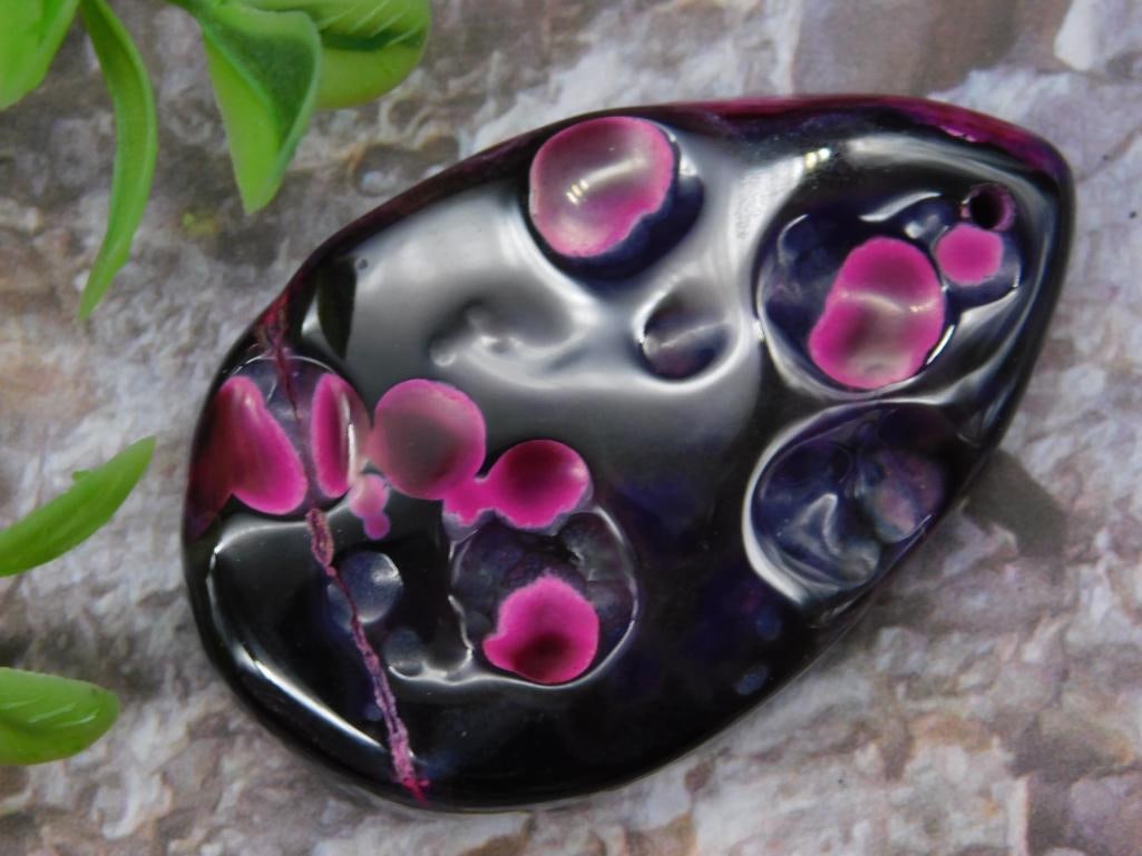 Polished Agate Pendant With Pink and Purple Accents: Polished Agate Pendant With Pink and Purple Accents