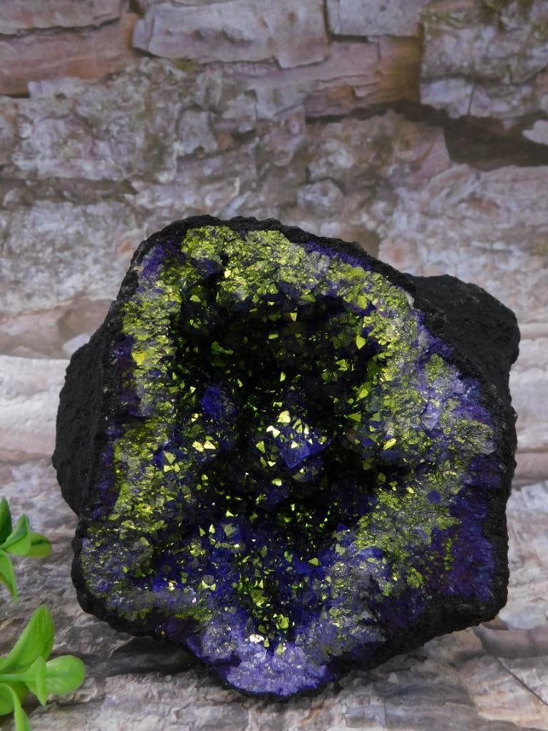 2 POUND PURPLE AND GOLD GEODE ROCK STONE LAPIDARY SPECIMEN: 3 POUND PURPLE AND GOLD GEODE ROCK STONE LAPIDARY SPECIMEN