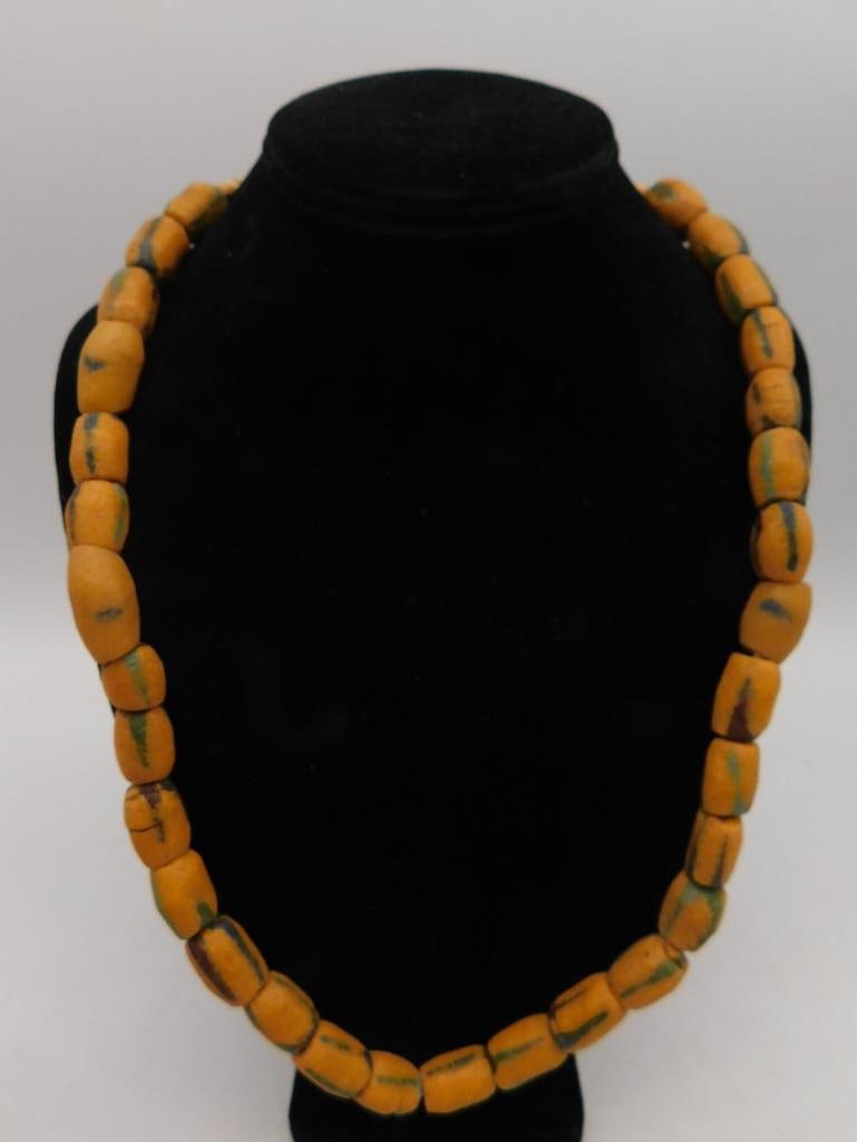 AFRICAN TRADE BEAD NECKLACE (1 of 3)