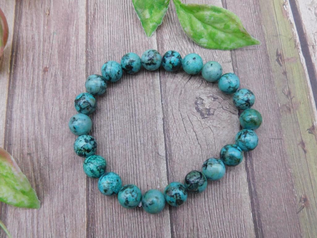 Stretch Bracelet with Turquoise-Style Beaded Design: Stretch Bracelet with Turquoise-Style Beaded Design