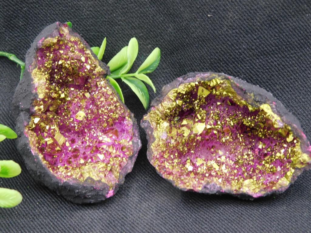 Pair of Geodes Rock Stone Lapidary Specimen: Pair of Geodes Rock Stone Lapidary Specimen